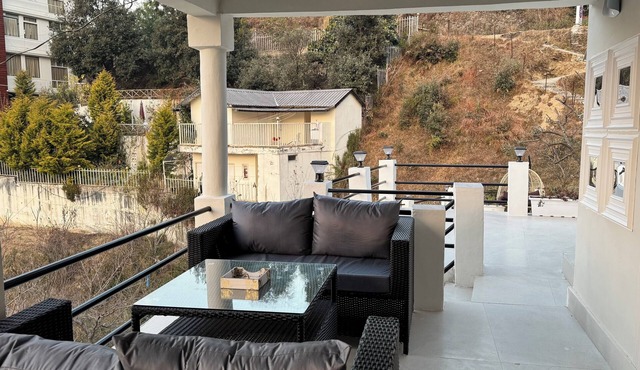 Pahadi Pind Homestay 2BR Mukteshwar - Mountain View