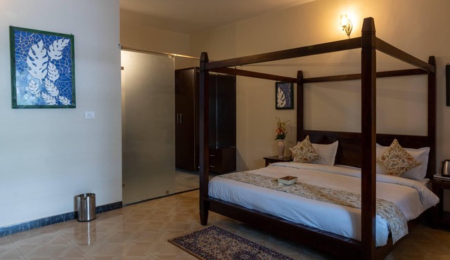 Paintaura Homestay Jaipur - 3 Queen Rooms, Garden & Kitchen