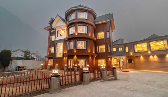 Palette Hotel Cecil by CheckIn, Srinagar