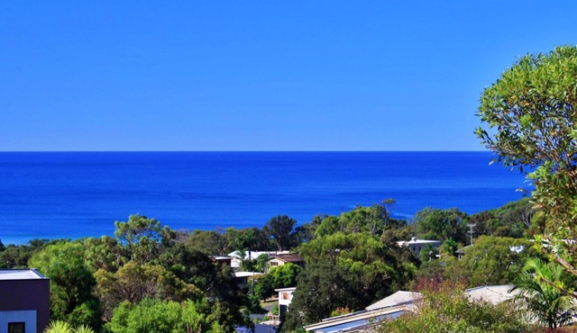 Pambula Beach Holiday Retreat - 2 Queen bedrooms, 12pm checkout in Pambula Beach