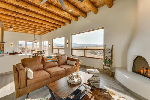 Panoramic Mtn Views! Serene Gem in Ranchos De Taos