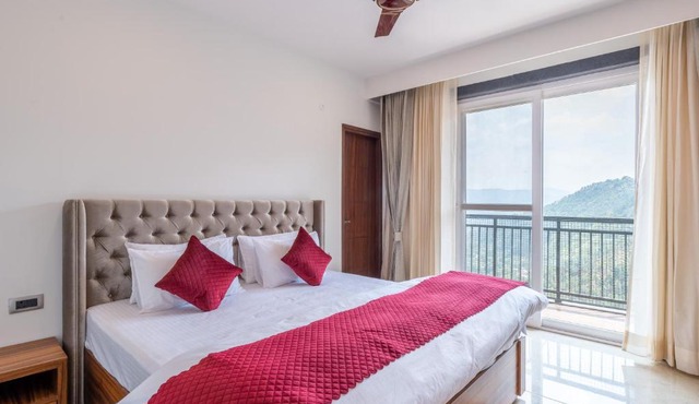 Paradise Retreat Mountain view 2bhk by Roamhome