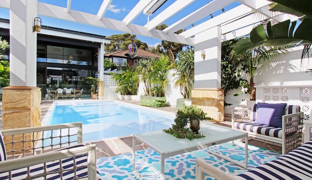 PARKSIDE EXTRAORDINAIRE- An entertainer's dream