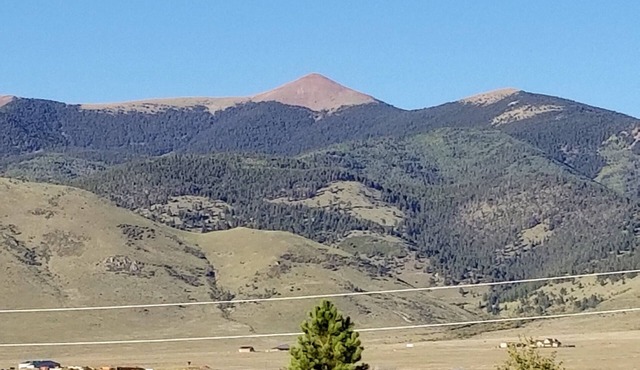 Peaceful/Beautiful Mountain Views & centrally located to all the mountain fun