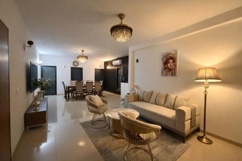Peaceful & Stylish Home Away from Home