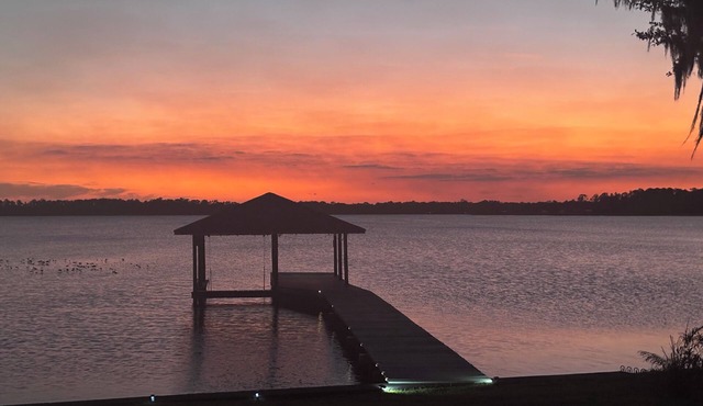 Premier Host 🏁❤️ Romantic Lakefront Getaway Near Sebring Racing, Golf & Festivals in Sebring
