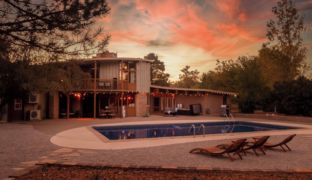 Private home along Pojoaque Creek, perfect for Families, Reunions & Getaways!