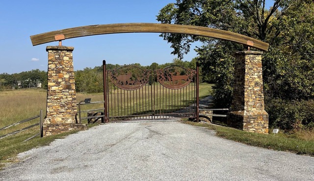 Private Luxury Escape at the base of the Shawnee National Forest in Equality