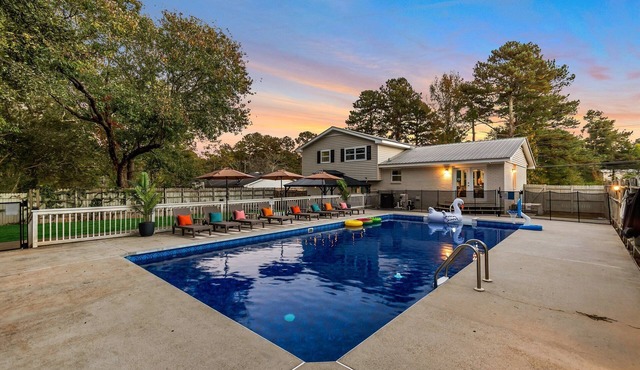 Private Pool & Fire Pit w/Gazebo & Grill. Family Friendly 4 bedroom home. in Conyers