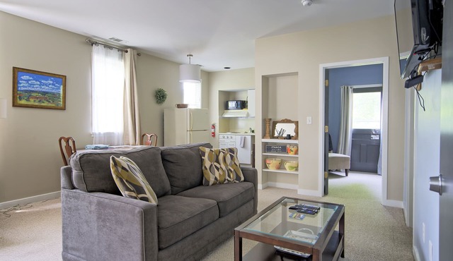 Private & Spacious 2 Bedroom - Carriage House in Ithaca