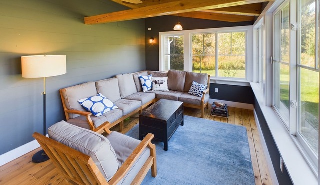 Private VT escape with views, soaking tub and luxury kitchen - pets welcome! in Underhill