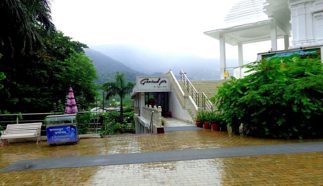 Quadruple Room near Ram Jhula