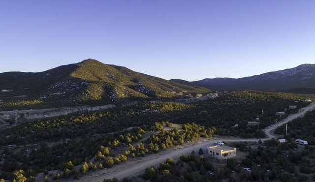 Quit & Private nestled in a Pinion and Juniper forest. Monthly rentals only.