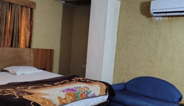 Rajshree Hotel