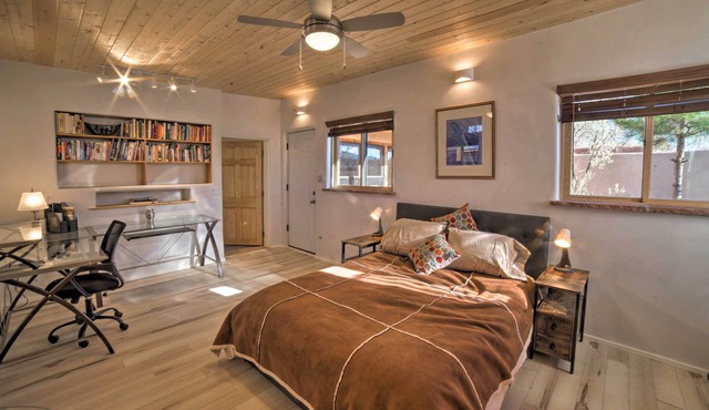 Ranchos de Taos Casita by Downtown & Trails! in Ranchos de Taos
