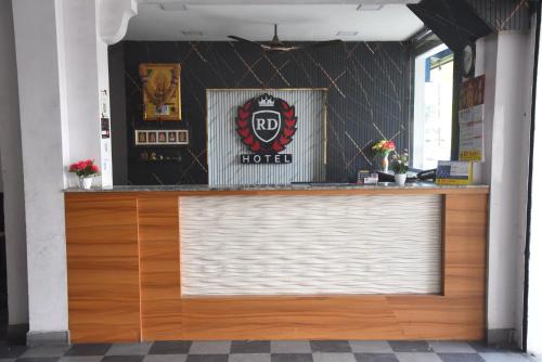 RD Hotel-Near Anna Statue