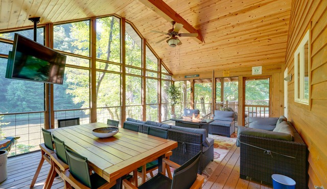 Riverfront West Virginia Cabin w/Screened-In Deck in Buckeye