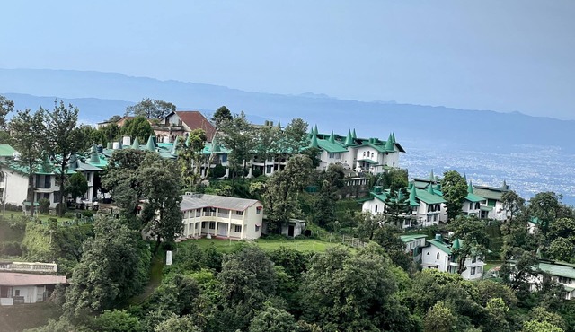 Romantic Cottage with gorgeous view of Dehradun and Mussoorie Range