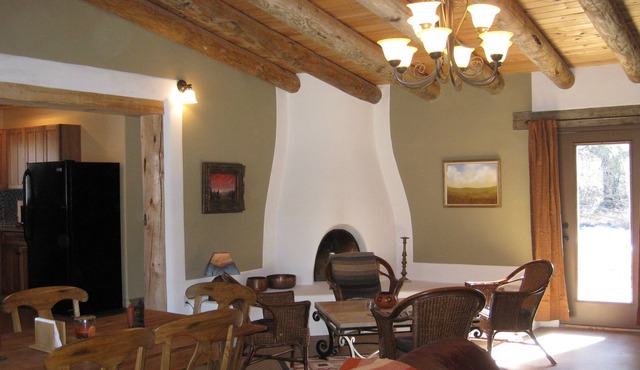 Romantic Getaway close to Sipapu and Ft Burgwin. Within Carson Nat'l Forest