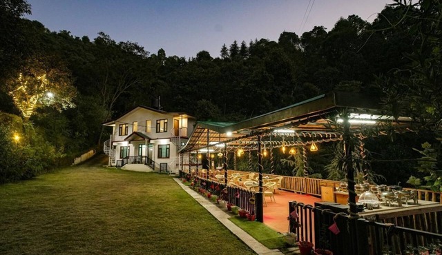 Royal Stay In The Nature's Lap