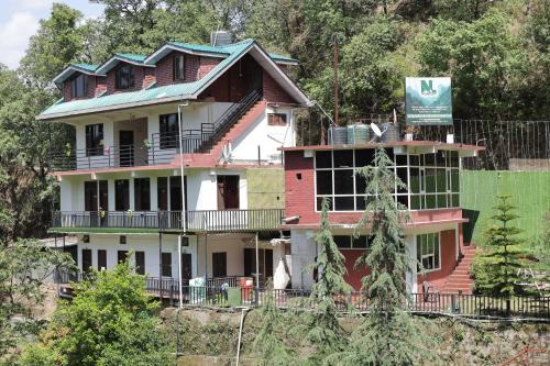 Royal Stay In The Nature's Lap