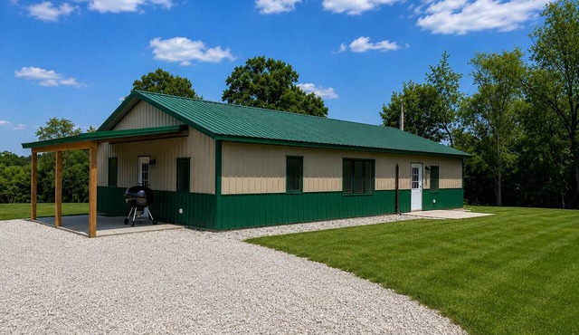 Rustic Cabin Escape in Welcoming Brown County. Reconnect, Relax & Unwind in Mount Sterling