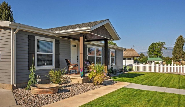 Rustic Chic Home: 10 Mi to Otter Creek State Park! in Circleville
