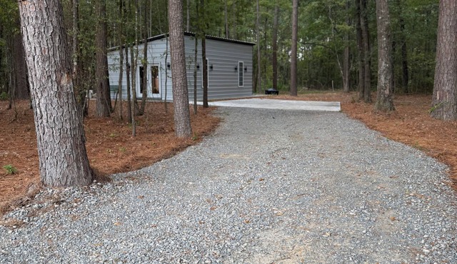 Rustic Lodge. Quiet and cozy in Pine Bluff