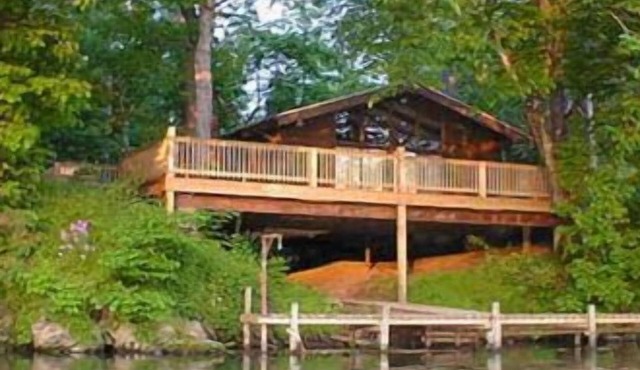 Rustic Riverfront Getaway Directly On The River! You can't get any closer! in Elkton