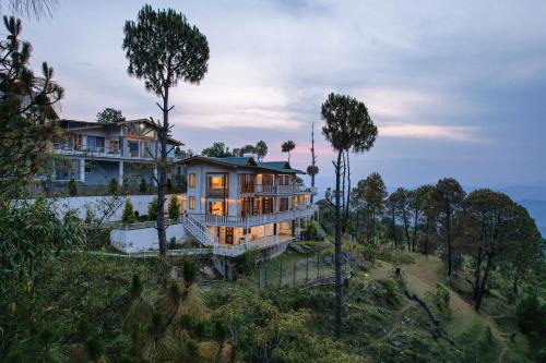 SaffronStays Brookside Estate