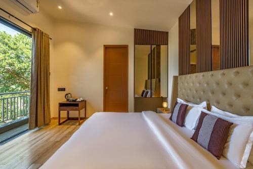 SaffronStays Hillside Harrier - Swiss-style cottages in Lonavala with balconies & bathtub in Āmbavna