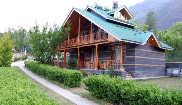 SaffronStays Snowdrop, Raison - villa surrounded by fruit orchards and amazing views