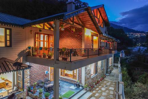 SaffronStays Wood Sparrow - 2BR Pet-Friendly Lakeside & Hill View Cottage for Families