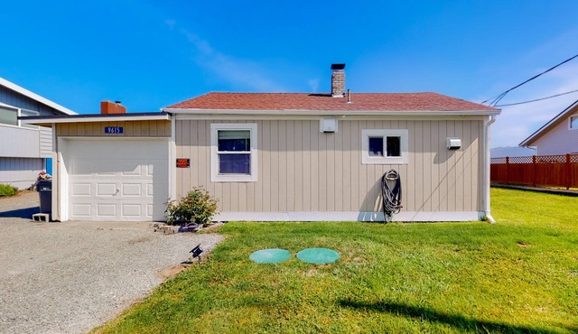 Samish Bay Cottage | Bayfront home in Bow with gorgeous view in Bow