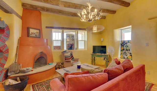 Santa Cruz Home w/Mountain Views!