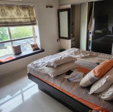 Sea facing Apartment in Colaba