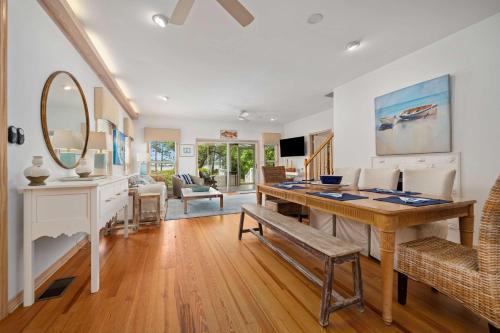 Secluded Waterfront Retreat for 23 - Dock Pets OK in Perdido Beach