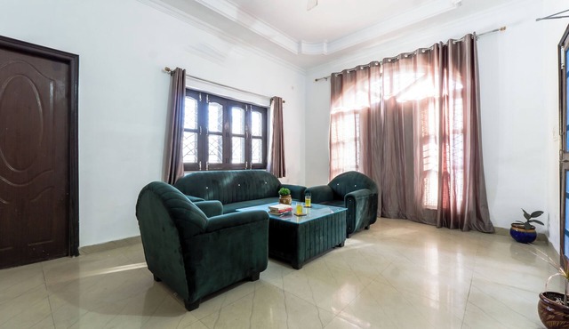 Serene 2-bedroom with AC and Kitchen in vibrant Dehradun