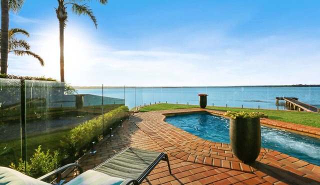 Serene 5 BDRM Villa with Pool in Toukley