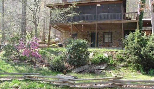 Shady River Retreat - Your Riverside Paradise! in Ellijay