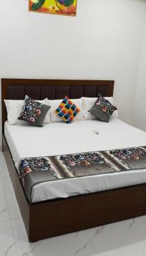 Shree Ji homestay near banke bihari mandir