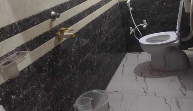 Shri Bankey Bihari Yatri Niwas Homestay l Pandit Rambabu Gautam Ji Dharmshala तीर्थपुरोहित श्री धाम वृन्दावन l 3 minute walking to Bankey Bihari Temple l AC and Non AC room Available