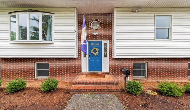 Sing Second Stays—Spacious Annapolis Home Near USNA & Navy Stadium in Annapolis