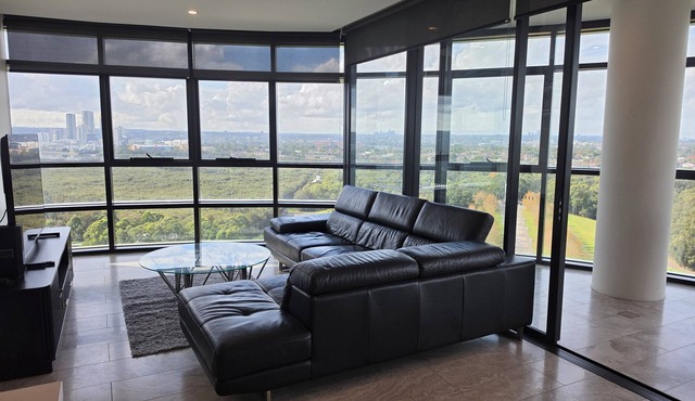 Sky-High 3BR Oasis: City/Park View & Two Secure Parking Spots
