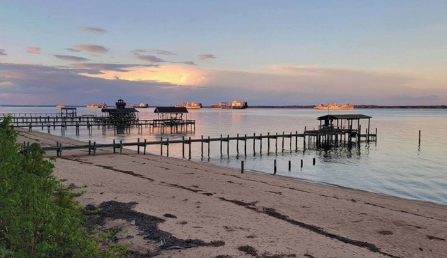 Smithfield Riverfront | Private Beach + Dock in Smithfield