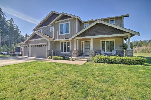 Spacious Carnation Home w/Grill & Large Yard in Carnation
