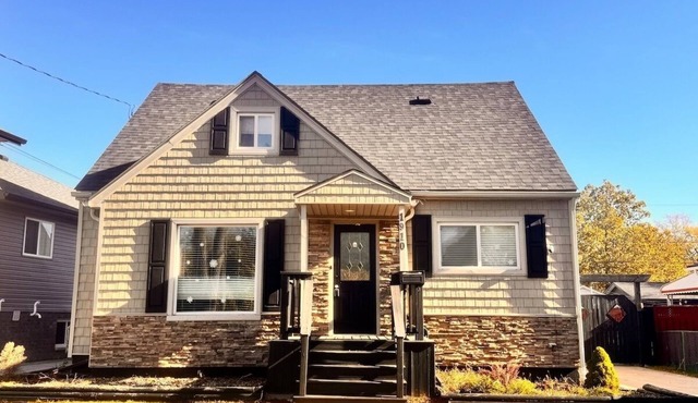 Spacious Home with King Beds, Backyard Patio & BBQ in Windsor