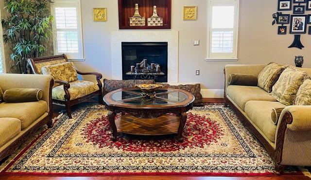 Spacious Master Bedroom - Walking distance to Fair Oaks Village! in Fair Oaks