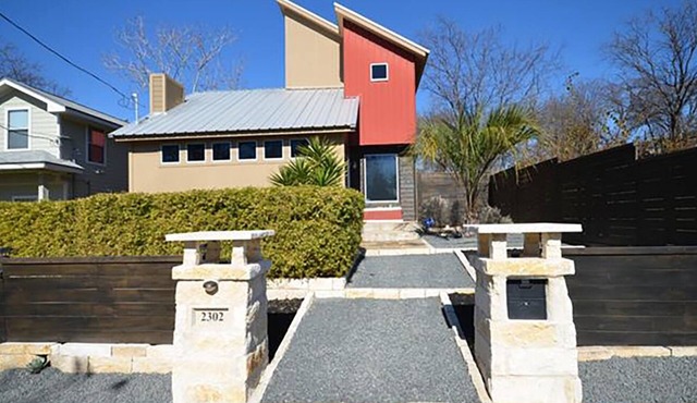 Spacious Modern Home on East 9th St - Walkable Downtown in Austin