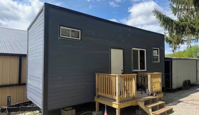 Spacious tiny house on horse farm in Bristol